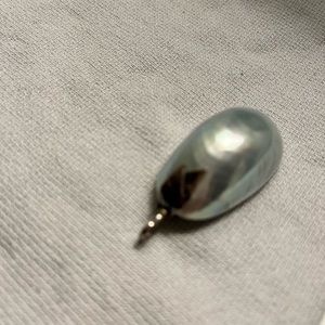 Large mother-of-pearl pendant